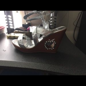 Wedge heel shoe for ladies